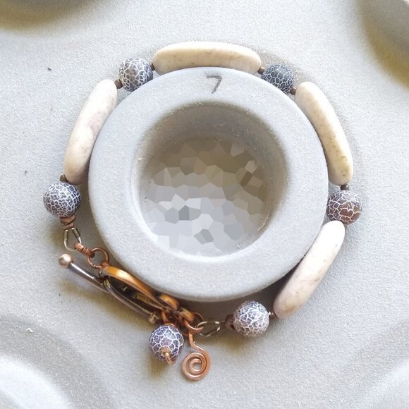 Feminine! Neutral Colors! Natural Stone Beads - Bracelet w. Copper Toggle Clasp - Picture 6 of 9